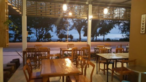 Отель Yellow House Rayong  Пхе